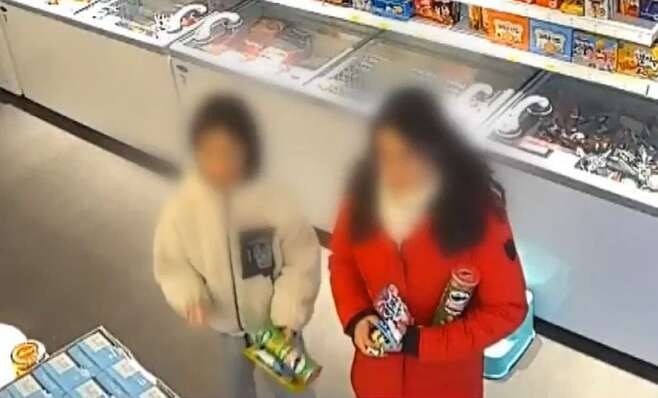 Korean Women Stealing Snacks and Dancing at Unmanned Stores (Cdc)