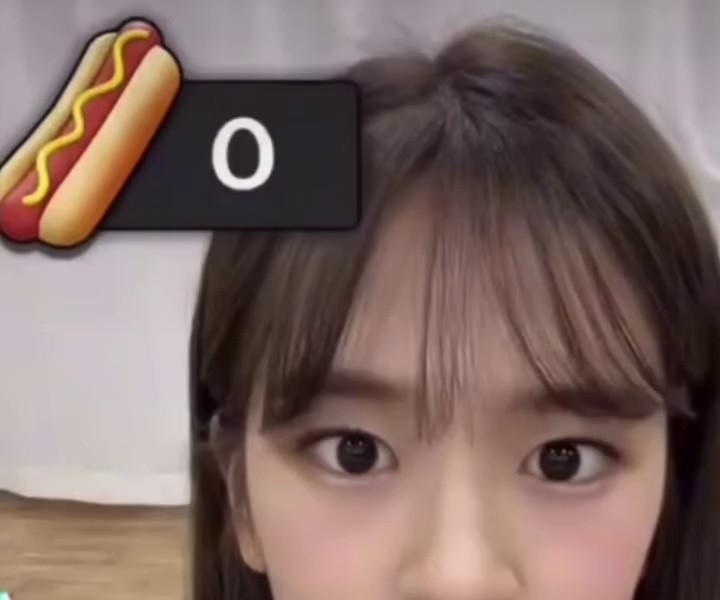 (SOUND)Ahn Yujin who gets fat on her face after eating hot dogs lol