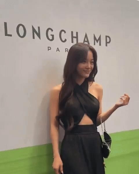 Kim Se-jeong Black Halterneck Dress Strong Back and Side Boop