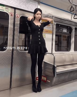 182 cm in the subway, gif