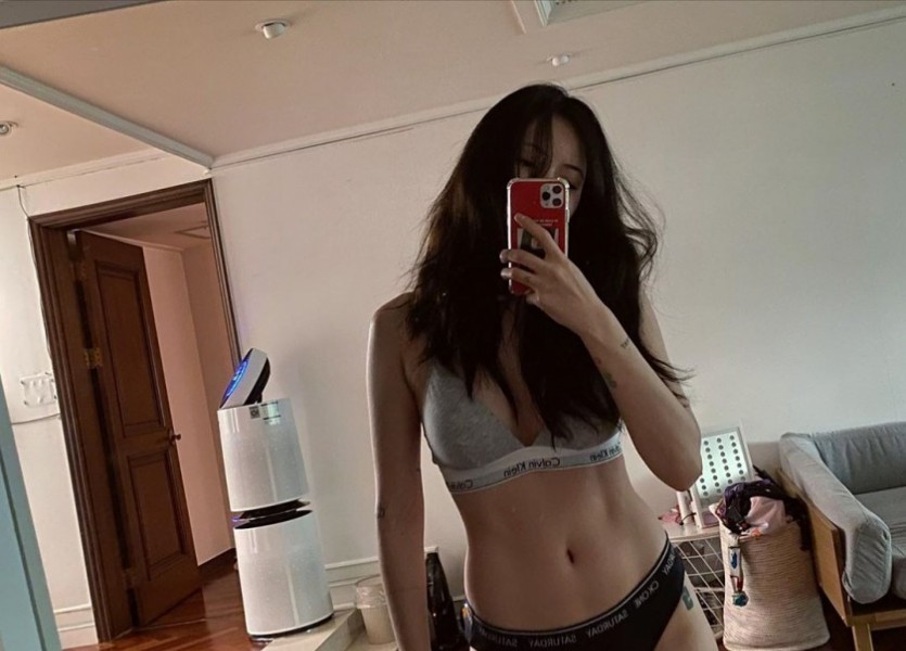 Underwear selfie, HyunA