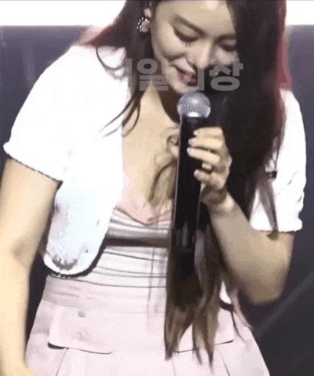 Ailee gif with a slight back and forth courtesy