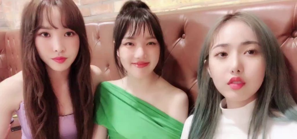 (SOUND)SinB, Yerin, Yuju, and GFRIEND are playing with the filter on Instagram