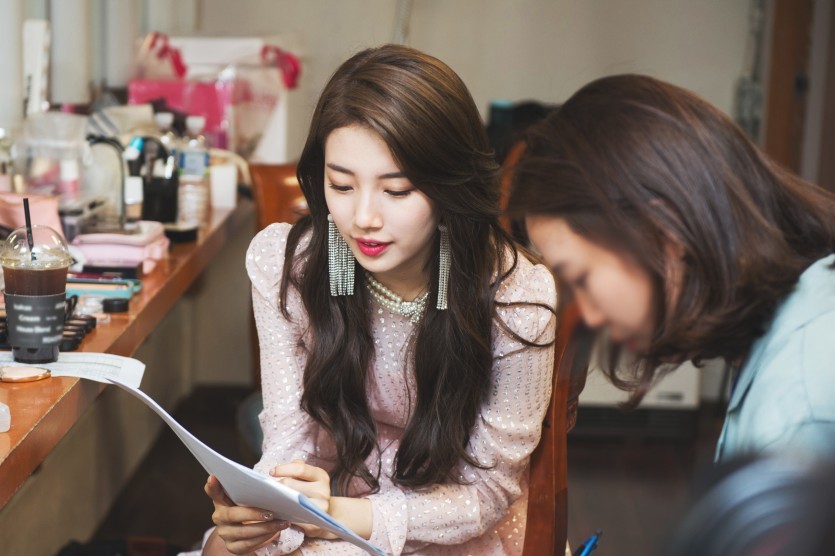 Suzy's attic #2 Behind High Definition 37p