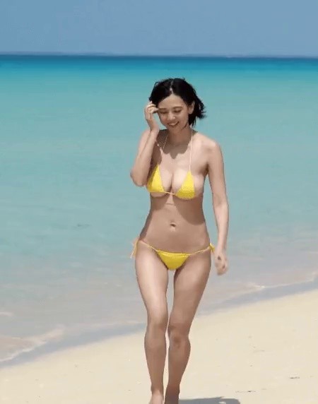 Bikini Cheater Smuddle gif Running on the Beach