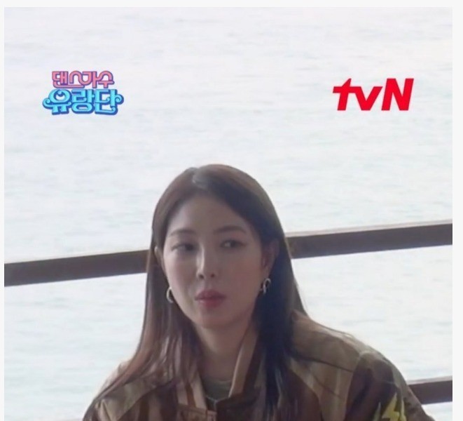 Why did singer BoA lose her self-esteem after the performance
