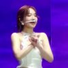TWICE's NAYEON flower pattern at the end of the stage, super mini-pressed