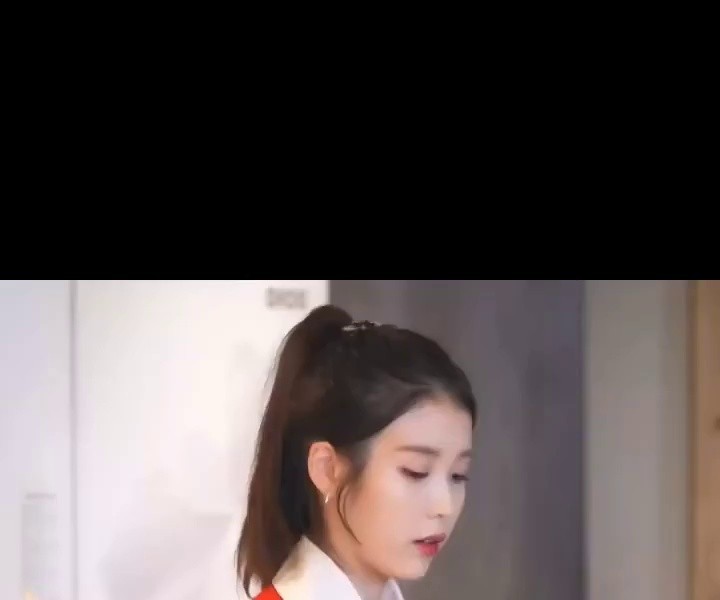 (SOUND)IU is mad while cooking. So cute