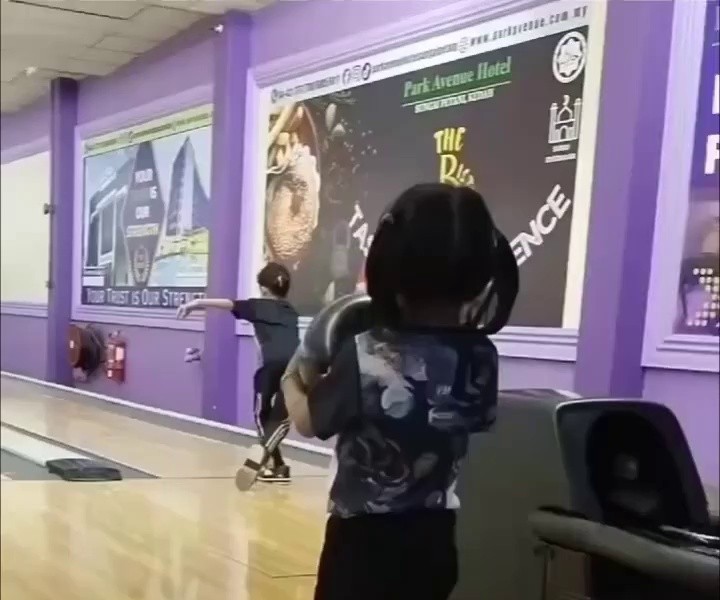 (SOUND)Something's wrong with bowling