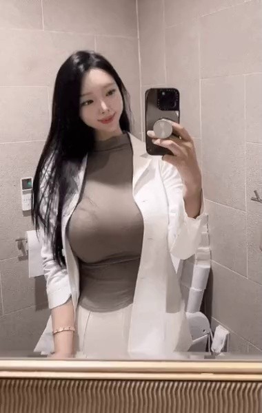 a glamorous female doctor