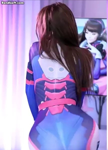 There's a big one. The back of Sehee Diva's bodysuit