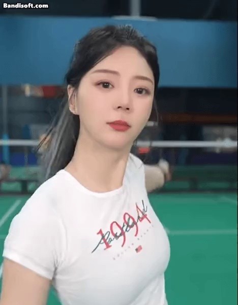 A sister who plays badminton