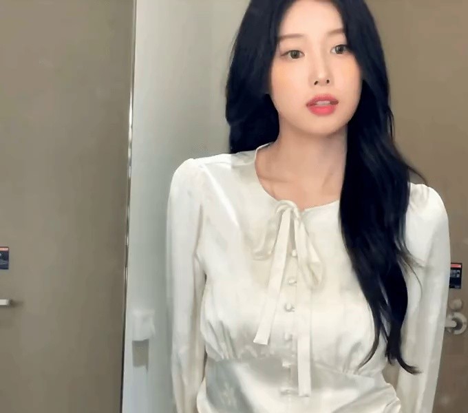 Kang Hyewon's visual on makeup staff's Instagram