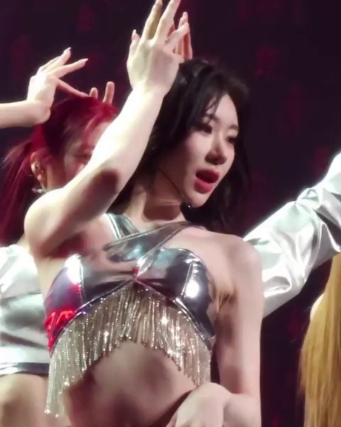 ITZY CHAERYEONG's silver halter neck tight white underpants showing slightly underpants