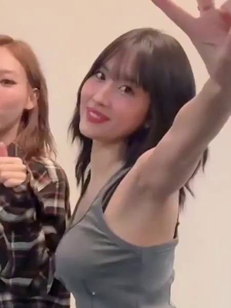 TWICE MOMO shows a soft side of her with gray sleeveless arms