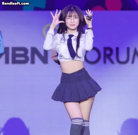 Sexy Oh My Girl Arin wearing glasses