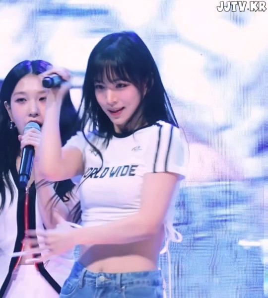 (SOUND)White Crop T-shirt Fromis Nine Lee Chae-young