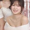 Oh My Girl's Arin cleavage gracefully bowed in a white off-shoulder dress