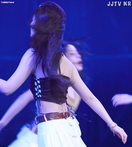 (SOUND)Side strap Nike sleeveless thigh open white tennis skirt Nmix Seolyun