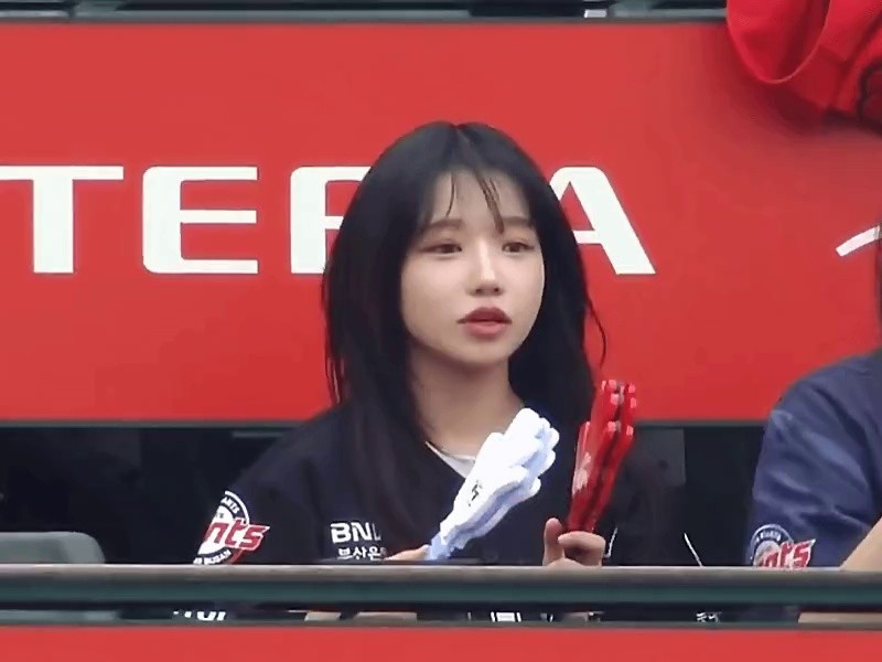 Jo Yuri went to throw the first baseball pitch