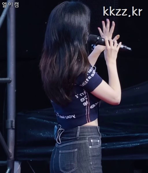 Nahee Kim's upper body is heavy and her lower body fits well.