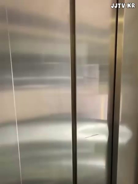 A no-bra secretary sister I met in the elevator