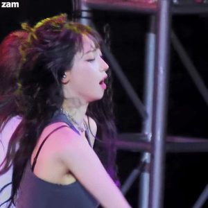Kwangwoon University Festival Espa Carina gray ribbed cleavage