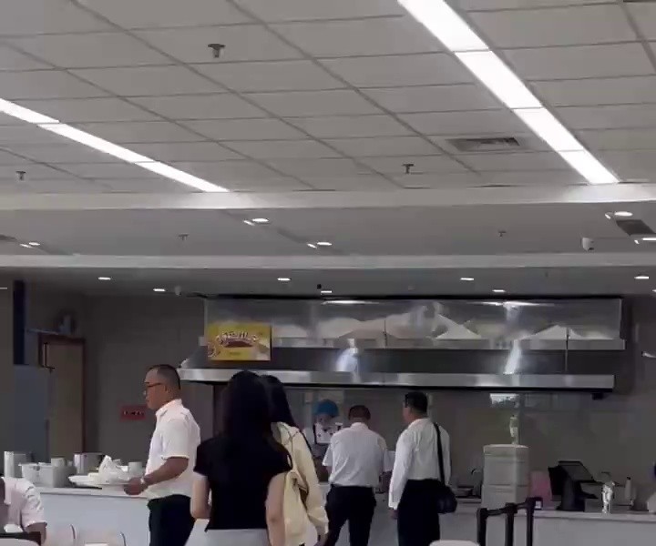 (SOUND)Woman exposing buttocks in cafeteria