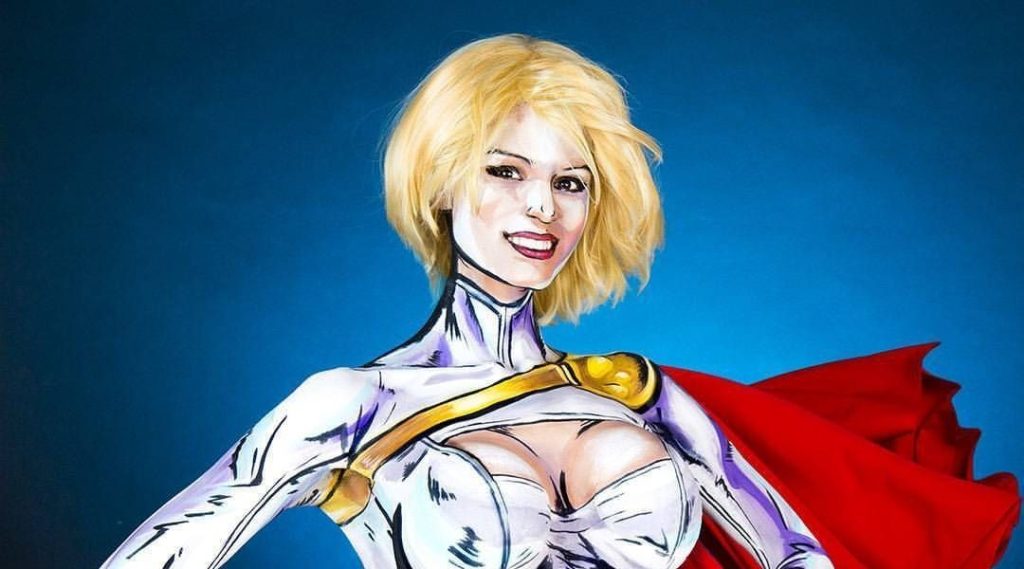 Woman becomes a cartoon character with body painting