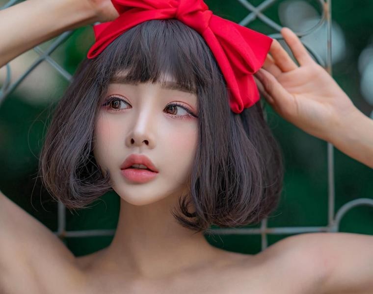 Sexy Snow White-like Ribbon Racing Model Jin Ha-jin Off-Solder Cleavage