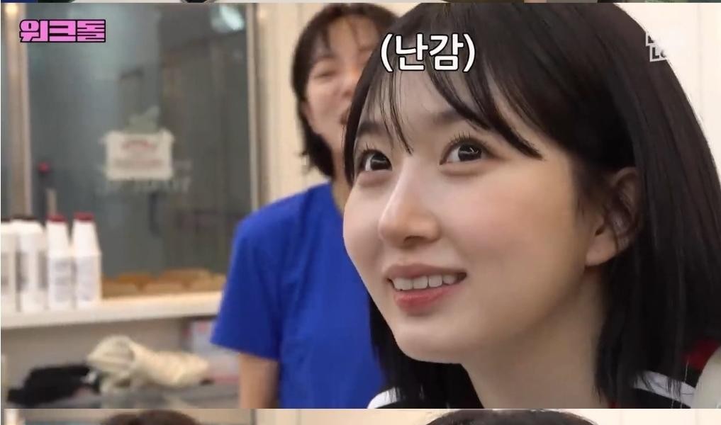 The store owner speaks out when the topic of his lookalike Jeon So-min comes up.