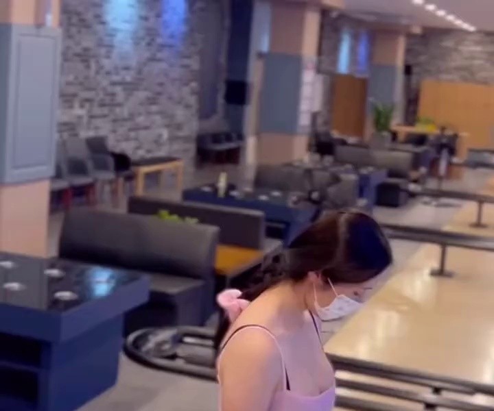 (SOUND)Wonny pink missy look that weighs weight at the bowling alley