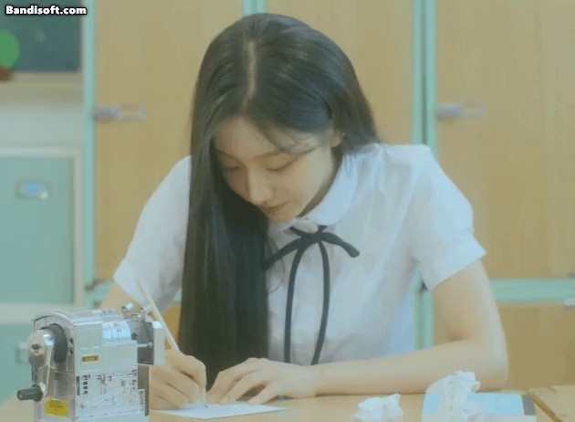 [Lovelyz] Elk Jeong Ye-in, a high school girl wearing school uniform + gym uniform
