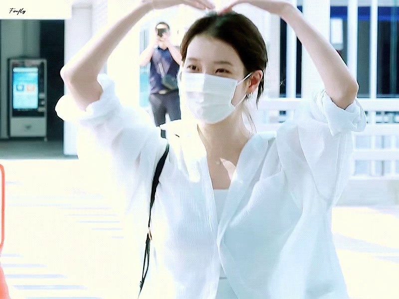 (SOUND)Big size white shirt with one button fastened, airport fashion IU