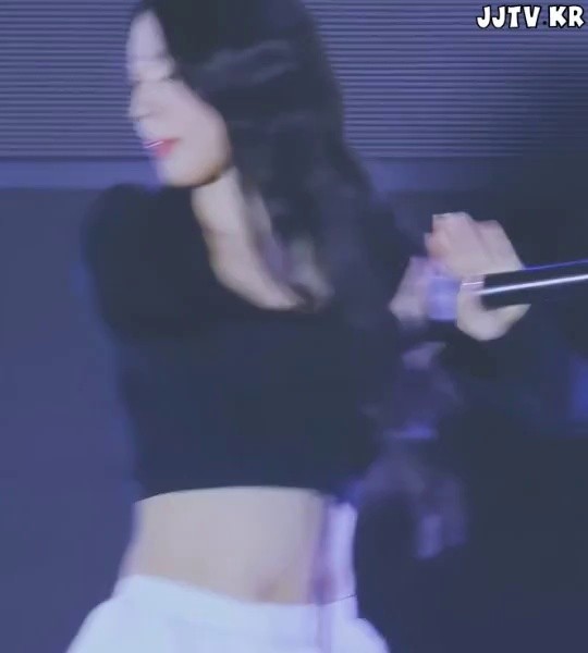 (G)I-DLE Miyeon Black Crop T-shirt White Skirt Underpants