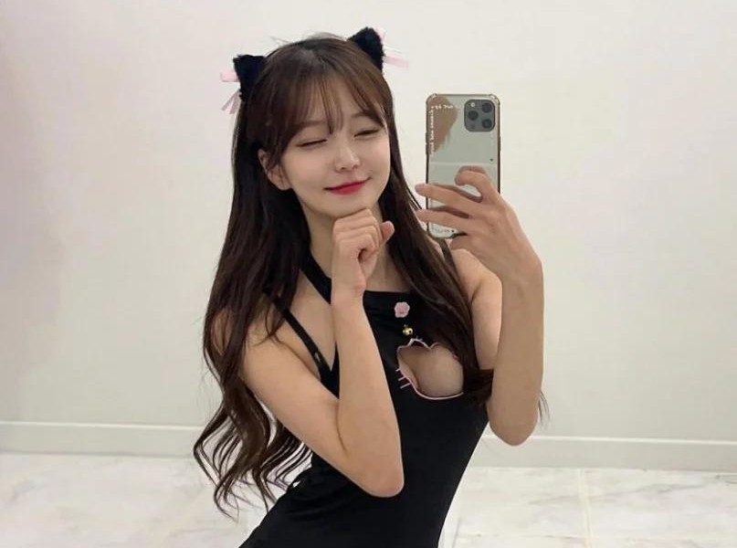 Police, cat look BJ Park Min-jeong selfie, ultra-mini lower body line