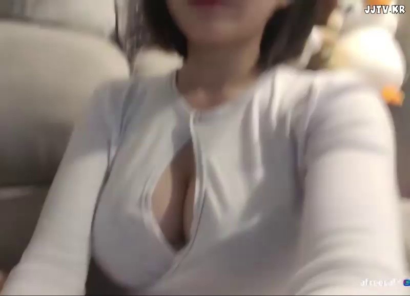 Kimppanggyul refreshingly opens the cleavage