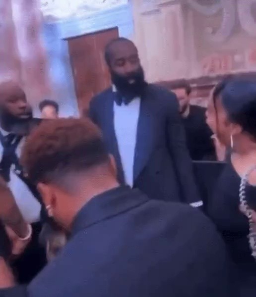 James Harden received a bouquet from his girlfriend