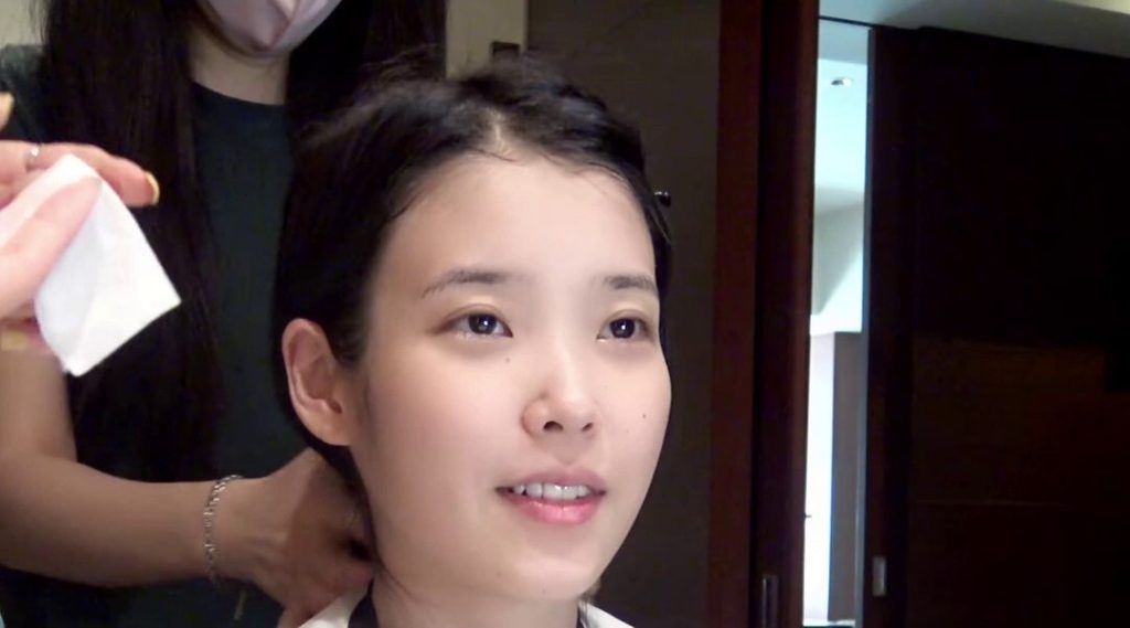 (SOUND)IU looks swollen after eating ramen