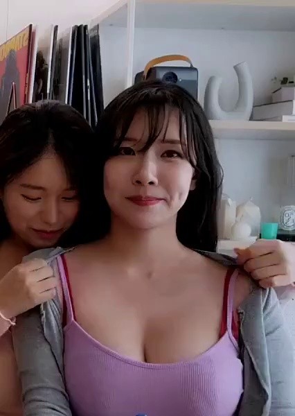 (SOUND)Note) Lee A-rin's bra strap flicking reaction surprised Mirae too
