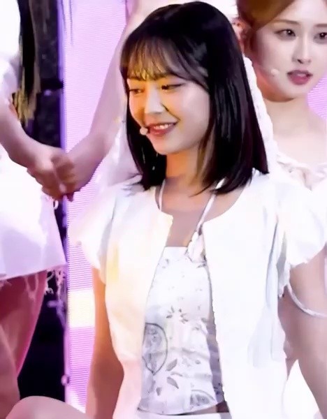 Pure white lace skirt, kneeling choreography, too tight underpants, Rightsome Yujeong