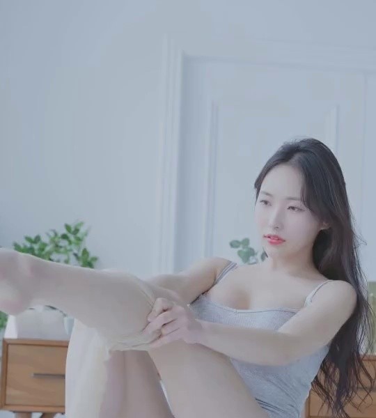 Model Yeonhwa, low body, gray bra, panties, gray Missy look, one piece lookbook