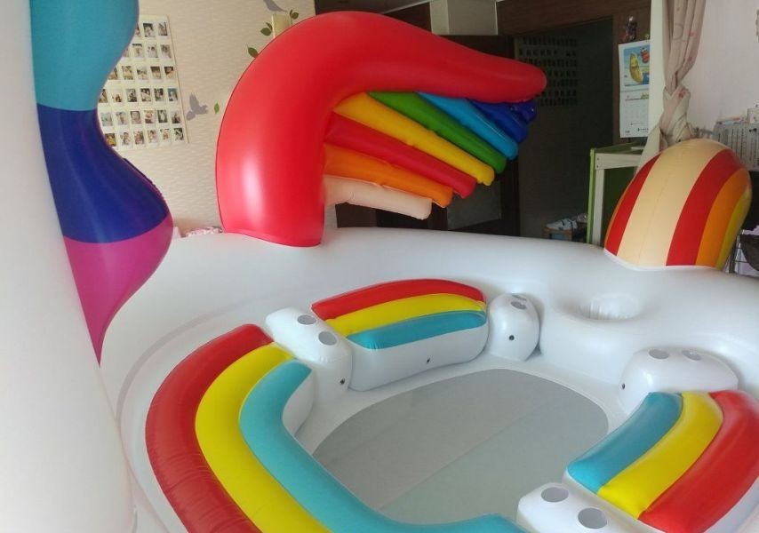 I bought a ''tube'' for the kids to play in the water, but it's a bit big.