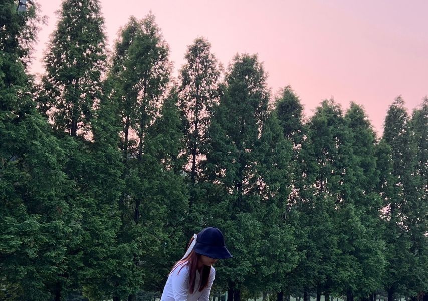Soo-yeon Jo, weather caster, Instagram, bulging white golf suit