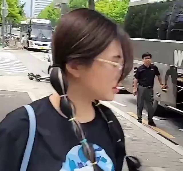 (SOUND)Queen Dami's cleavage exposed after copying Kwon Eun-bi's water bomb outfit