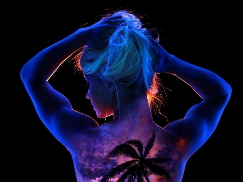 Strange body painting using fluorescent paints