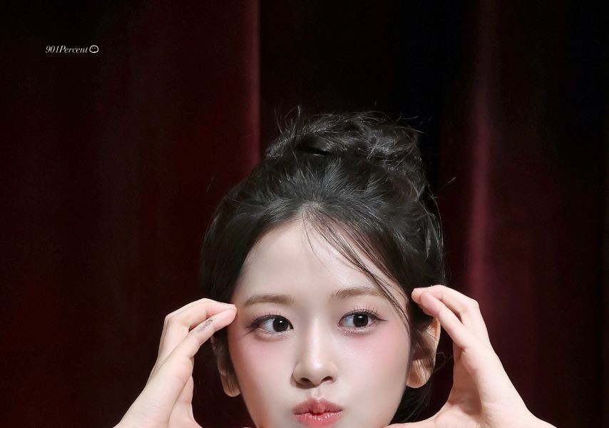 [Ive] Ahn Yu-jin with her hair in a bun, crazy cuteness + beauty