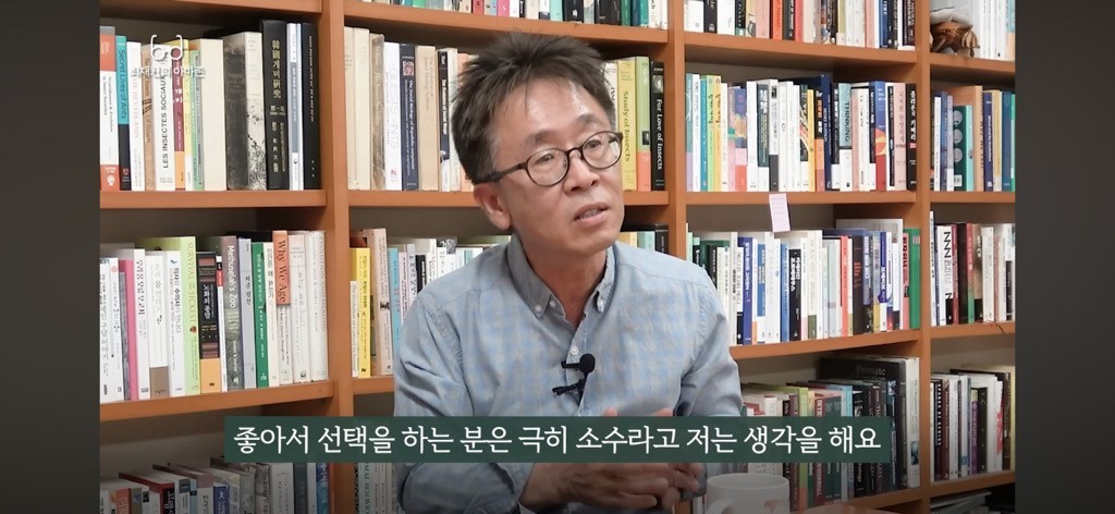 Eating alone as seen by a Yonsei University psychology professor