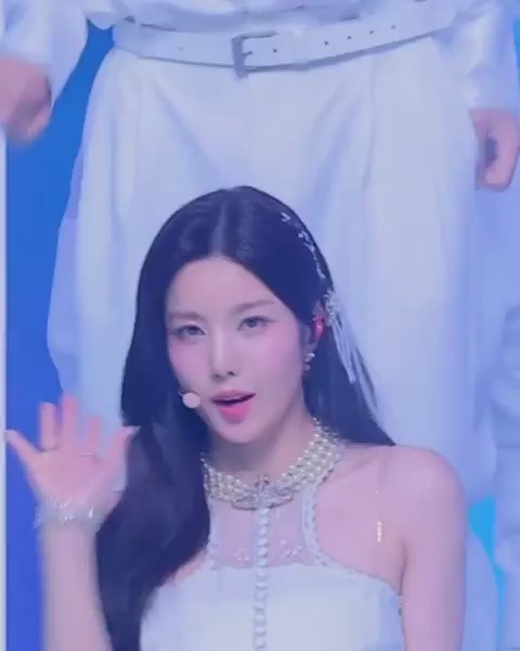 Heavy white see-through halterneck jewelry outfit Eunbi Kwon - SABOTAGE