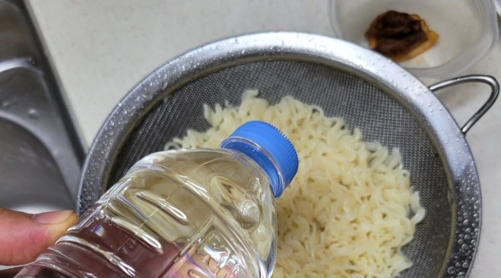 Survey) Tap water (purifier) ​​VS bottled water when boiling and rinsing bibim noodles